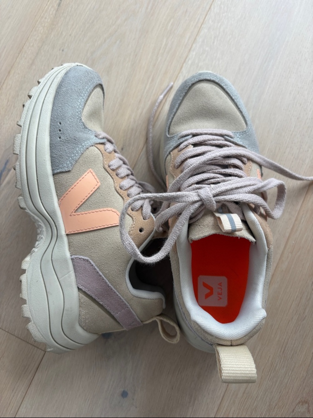 Veja Women’s Venturi VC Sneaker size 37 - Picture 4 of 4